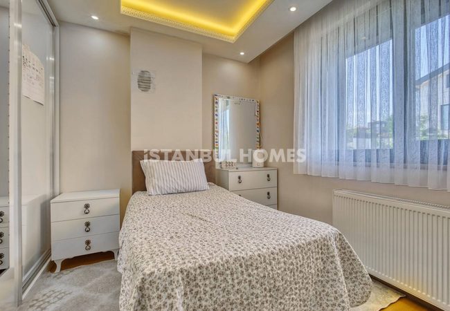 İstanbul Büyükçekmece'de Marina Yakınında Havuzlu Geniş Villa 20