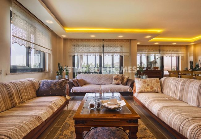İstanbul Büyükçekmece'de Marina Yakınında Havuzlu Geniş Villa 12