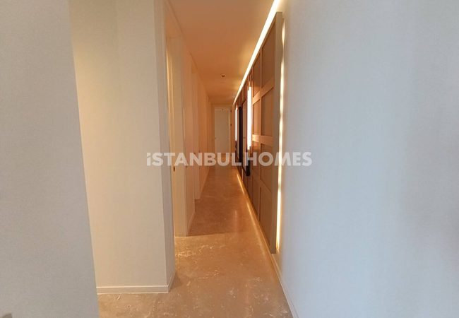 Stylish Middle Floor Apartments and Penthouses in Bakirkoy 34