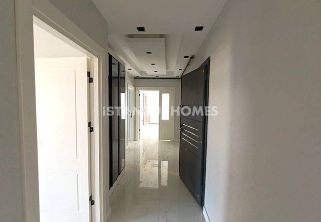 Flats with Community Pool and Parking Lot in İstanbul 23