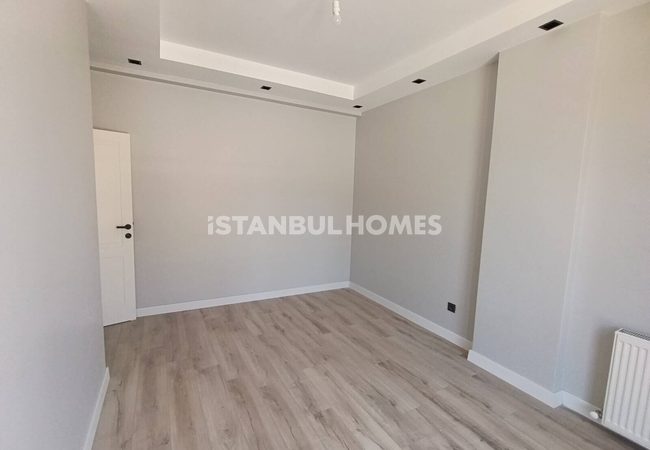 Flats with Community Pool and Parking Lot in İstanbul 20