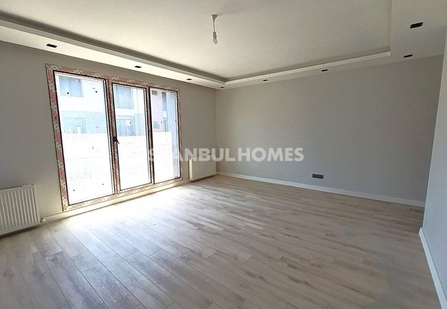 Flats with Community Pool and Parking Lot in İstanbul 10