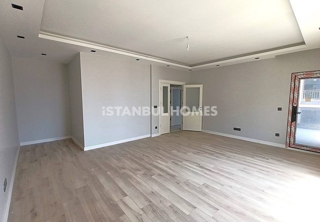 Flats with Community Pool and Parking Lot in İstanbul 12