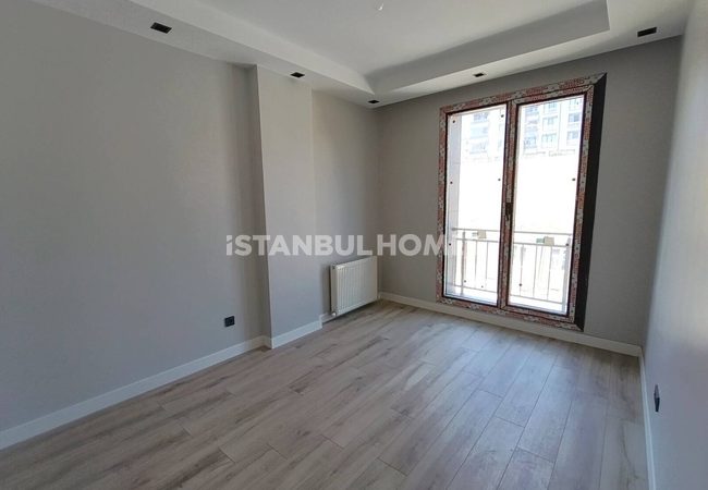Flats with Community Pool and Parking Lot in İstanbul 17