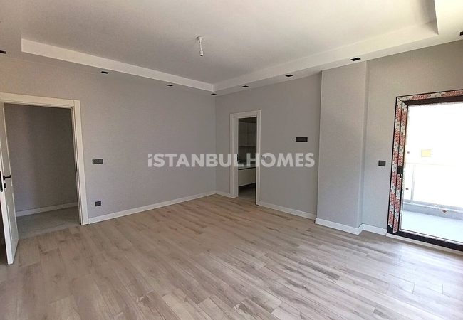 Flats with Community Pool and Parking Lot in İstanbul 16