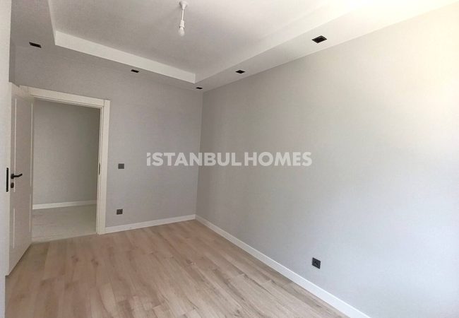 Flats with Community Pool and Parking Lot in İstanbul 18