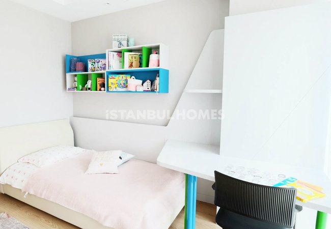 Real Estate in a Complex with Rich Facilities in Kucukcekmece 21