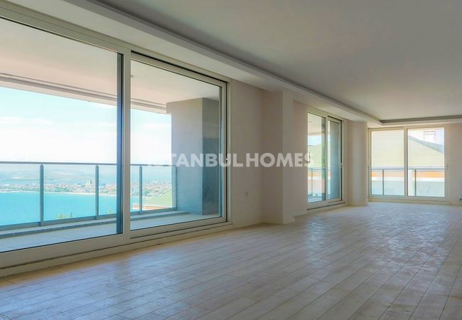 Spacious Sea View Real Estate in Buyukcekmece, Istanbul 13