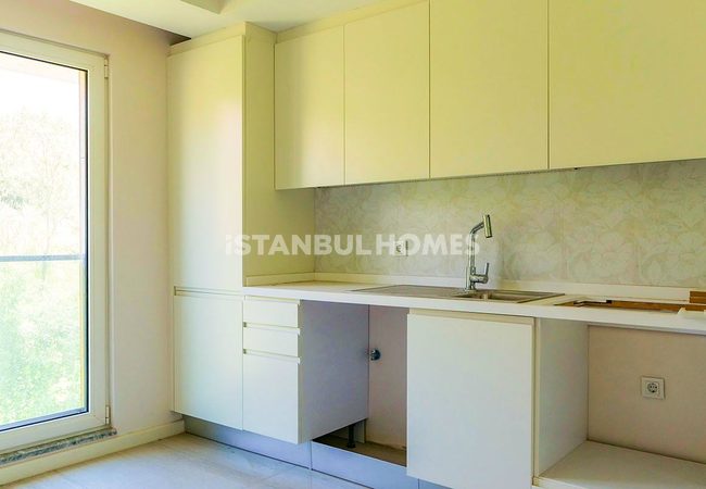 Spacious Sea View Real Estate in Buyukcekmece, Istanbul 15