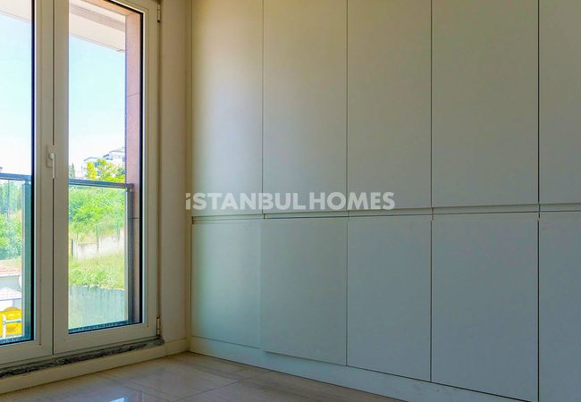 Spacious Sea View Real Estate in Buyukcekmece, Istanbul 17