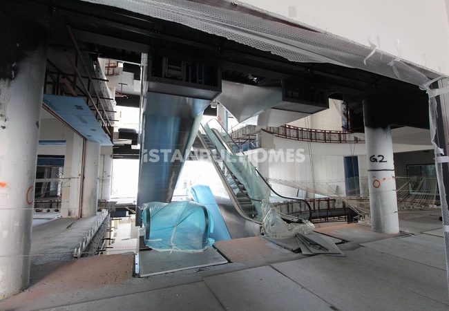 Shops Close to Public Transport in Istanbul Merter 8