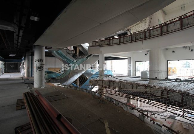 Shops Close to Public Transport in Istanbul Merter 10