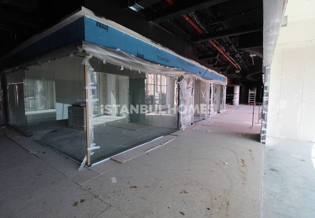 Shops Close to Public Transport in Istanbul Merter 11