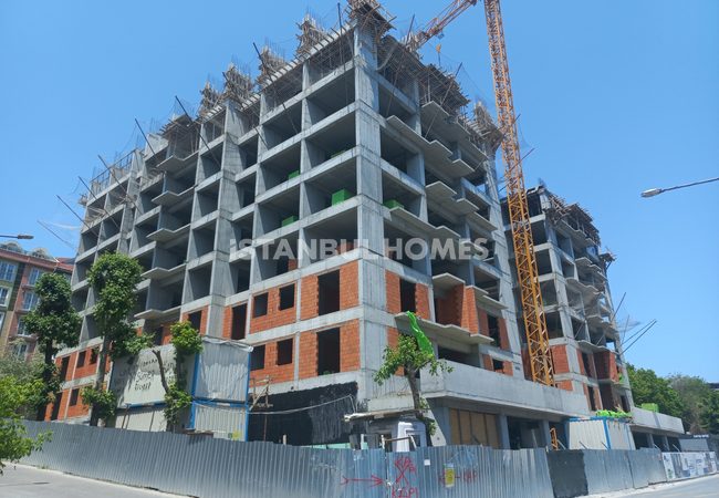 Spacious Apartments in a Secure Complex in Bahcelievler 10