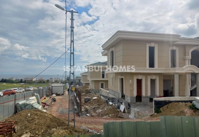 Büyükçekmece’de Villa Sitesinde Havuzlu ve Bahçeli Villalar 15