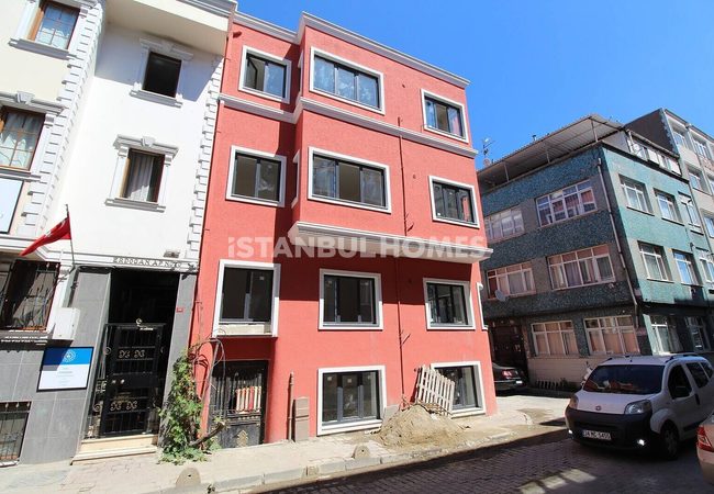 Fully Furnished Renovated Building in Istanbul Fatih 21