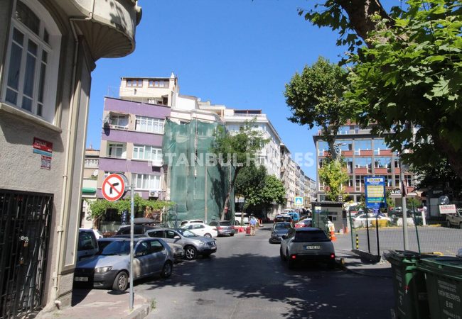 Immeuble Entier Avec Magasin Et Appartements À Fatih 19