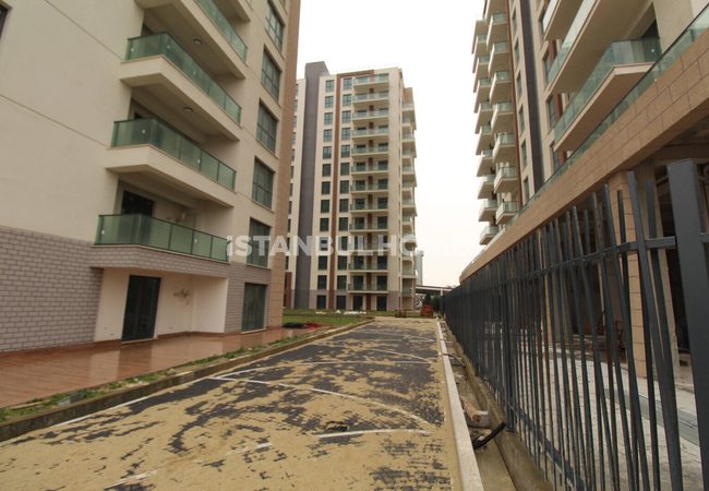 Immobilien Mit Seeblick In Der Nähe Der Hauptstraße In Istanbul 22