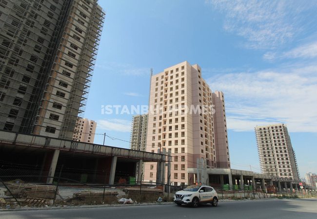 Lake View Apartments in a Complex with a Pool in Avcilar 13